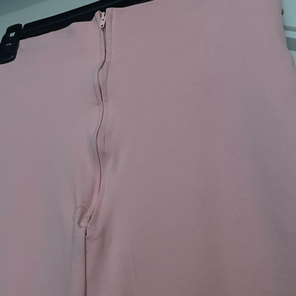 Flirty Bow Pencil Skirt in Light Pink - Picture 3 of 5